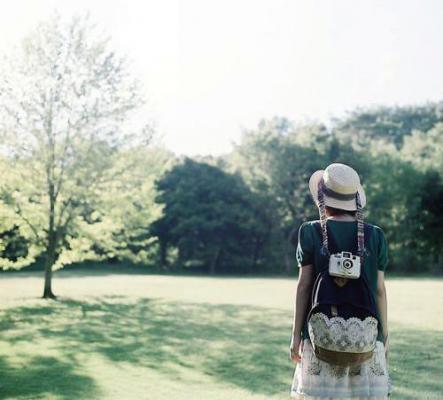 穿成炮灰女配后，她成了万人迷小说(江凝谢淮)章节阅读